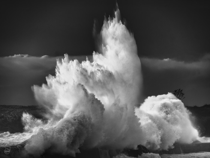 La tempête attaque la côte